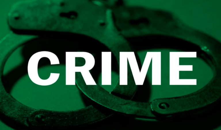 कार निकालने को लेकर हुआ विवाद, सड़क पर भिड़े दो पक्ष; पुलिस जांच में जुटी