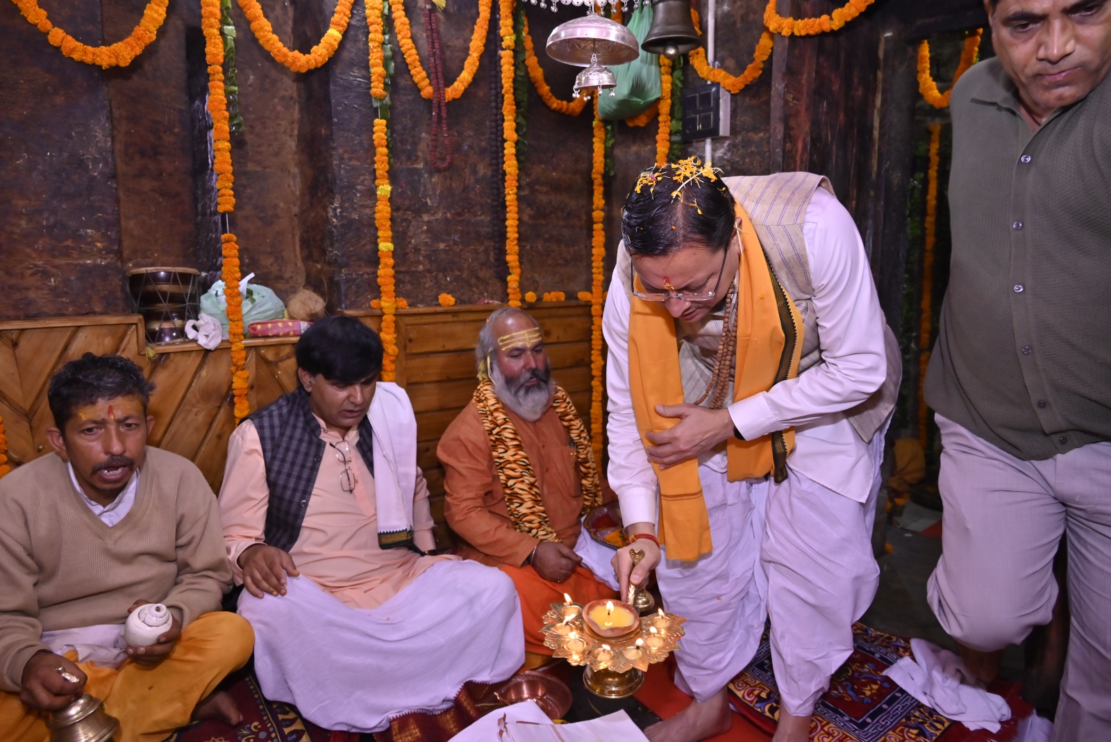 मुख्यमंत्री पुष्कर सिंह धामी ने वृद्ध जागेश्वर में की पूजा-अर्चना, प्रदेश की सुख-समृद्धि एवं जनकल्याण की कामना की।