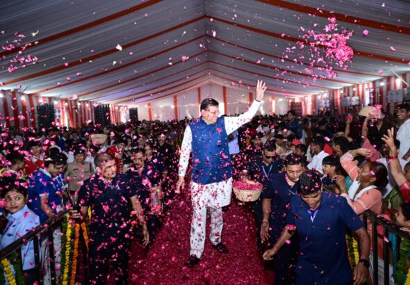 राज्यपाल और मुख्यमंत्री धामी ने ‘सेवा, सुशासन एवं समर्पण’ सेवा पखवाड़ा कार्यक्रम का किया शुभारंभ।