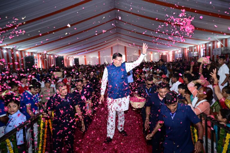 राज्यपाल और मुख्यमंत्री धामी ने ‘सेवा, सुशासन एवं समर्पण’ सेवा पखवाड़ा कार्यक्रम का किया शुभारंभ।