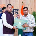 मुख्यमंत्री पुष्कर सिंह धामी से छत्तीसगढ़ से आए पत्रकारों के प्रतिनिधिमंडल ने की शिष्टाचार भेंट