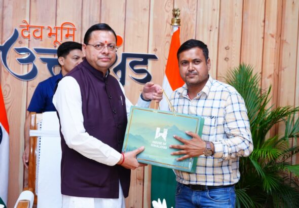 मुख्यमंत्री पुष्कर सिंह धामी से छत्तीसगढ़ से आए पत्रकारों के प्रतिनिधिमंडल ने की शिष्टाचार भेंट