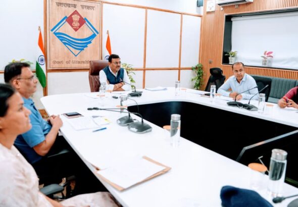 मुख्य सचिव ने की चारधाम हेली सेवाओं की समीक्षा, उत्तराखण्ड में विमानन अवसंरचना के विस्तार एवं सुरक्षा सुदृढ़ीकरण पर विशेष जोर