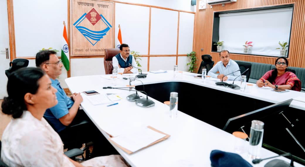 मुख्य सचिव ने की चारधाम हेली सेवाओं की समीक्षा, उत्तराखण्ड में विमानन अवसंरचना के विस्तार एवं सुरक्षा सुदृढ़ीकरण पर विशेष जोर