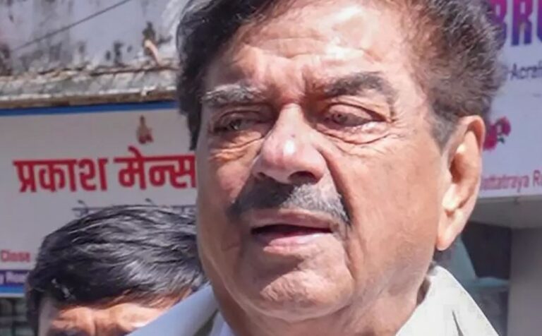 पटना: बांकीपुर उपचुनाव में प्रशांत किशोर को शत्रुघ्न सिन्हा का समर्थन, युवाओं से की खास अपील